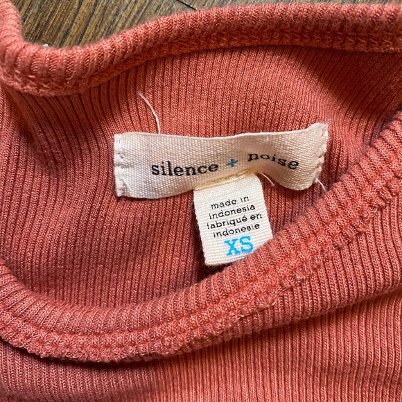 Urban Outfitters Coral Midi Fitted Dress - Picture 2 of 2